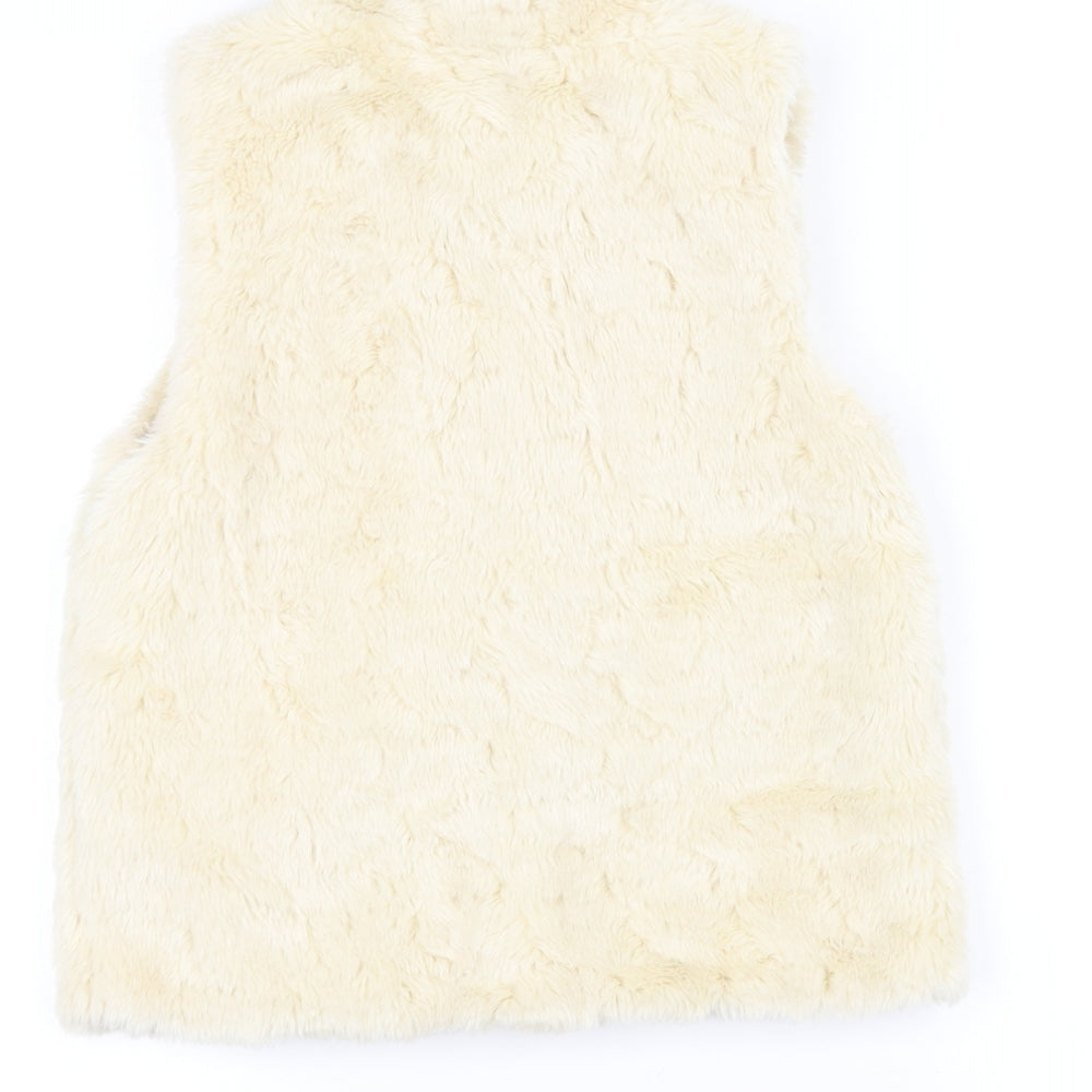 Brand and care label for Gap girls’ white jacket, size M
