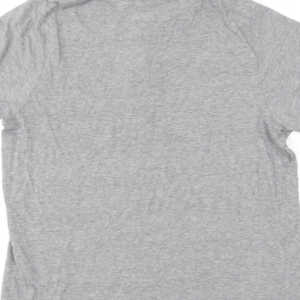 Brand and care label for Avenue men’s grey polo, size M