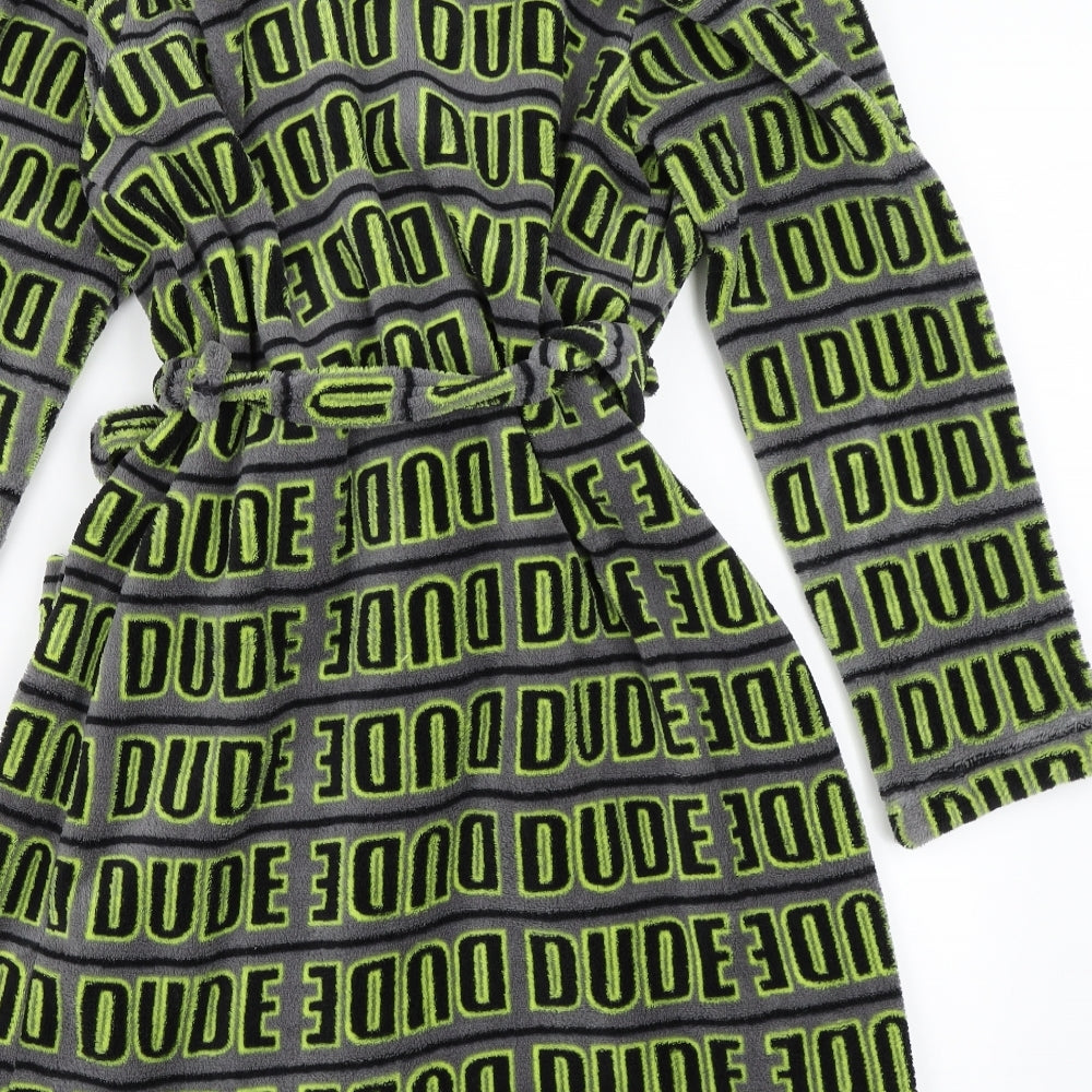 Brand and care label for Tilt boys’ green solid robe, size 10, years - dude