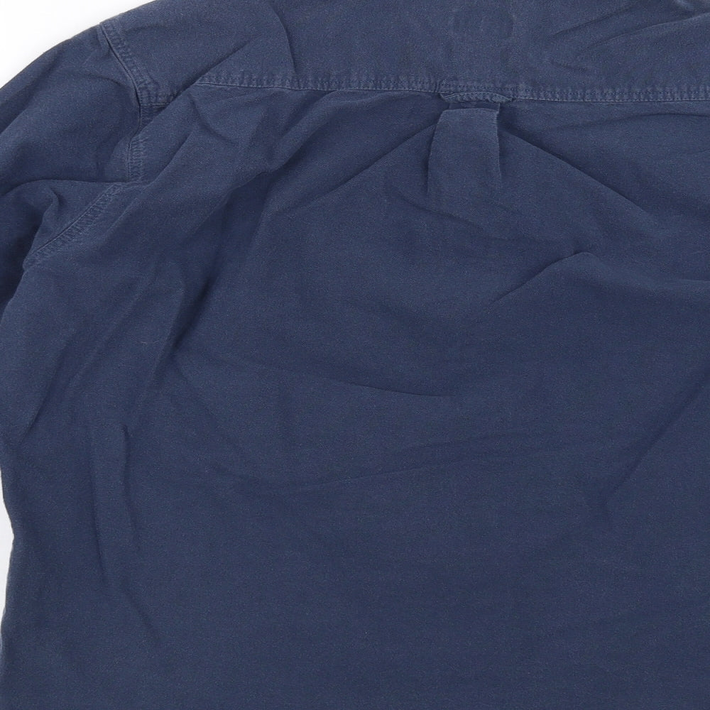Brand and care label for BOSTON CREW men’s blue button-up, size M