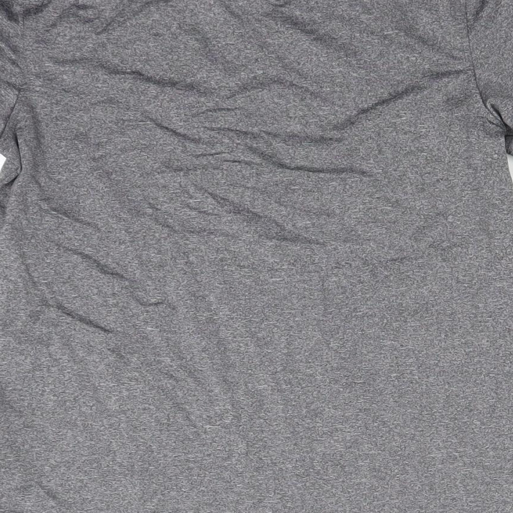 Brand and care label for Souluxe girls’ grey basic t-shirt, size 8-9, years