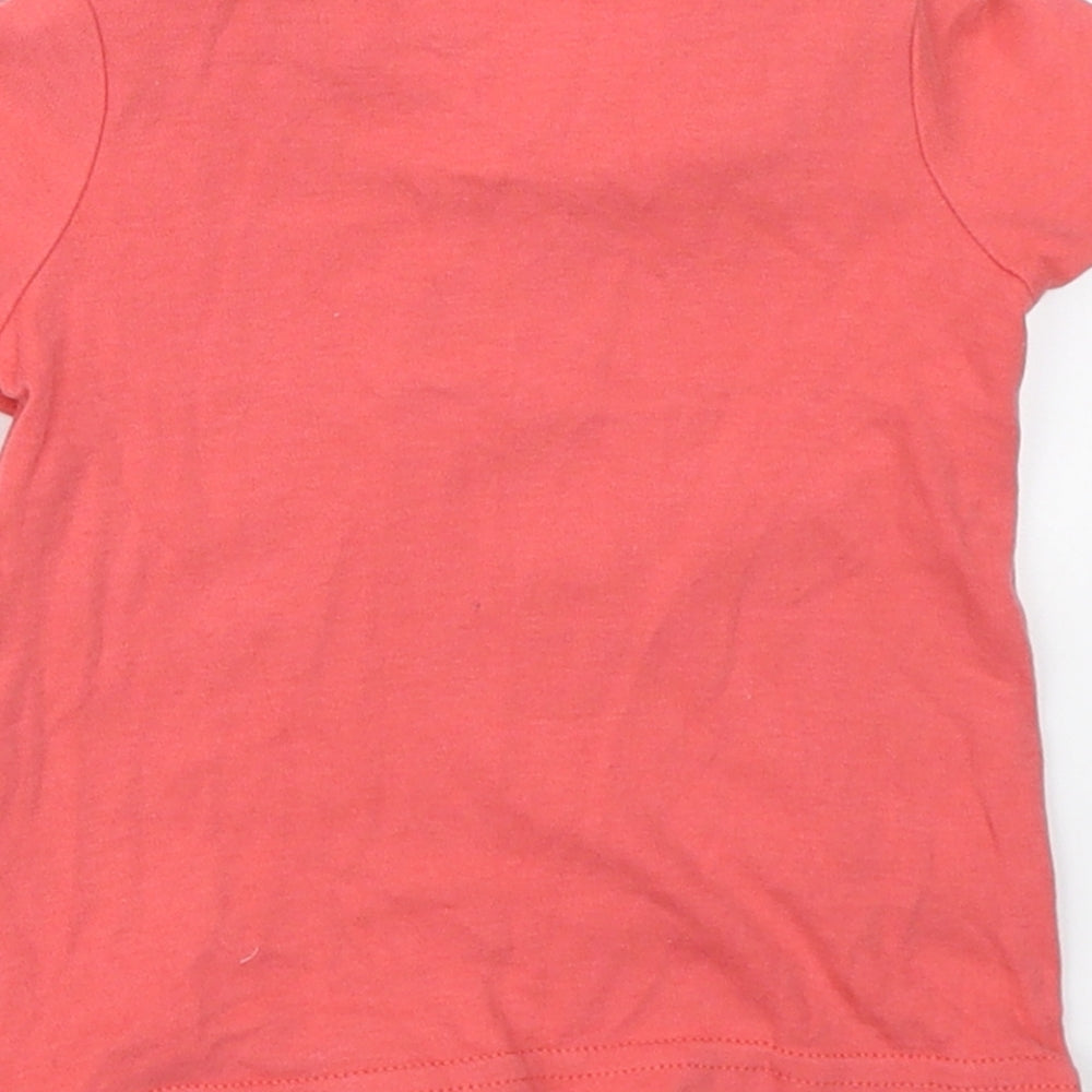 Brand and care label for Mama & Papas girls’ pink basic t-shirt, size 9-12, months
