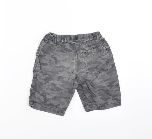 Uniqlo Boys Grey Camouflage Bermuda Shorts Size 5-6 Years