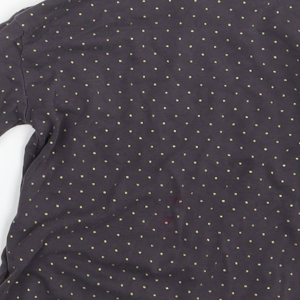 Brand and care label for H&M girls’ grey polka dot pullover t-shirt, size 4-5, years