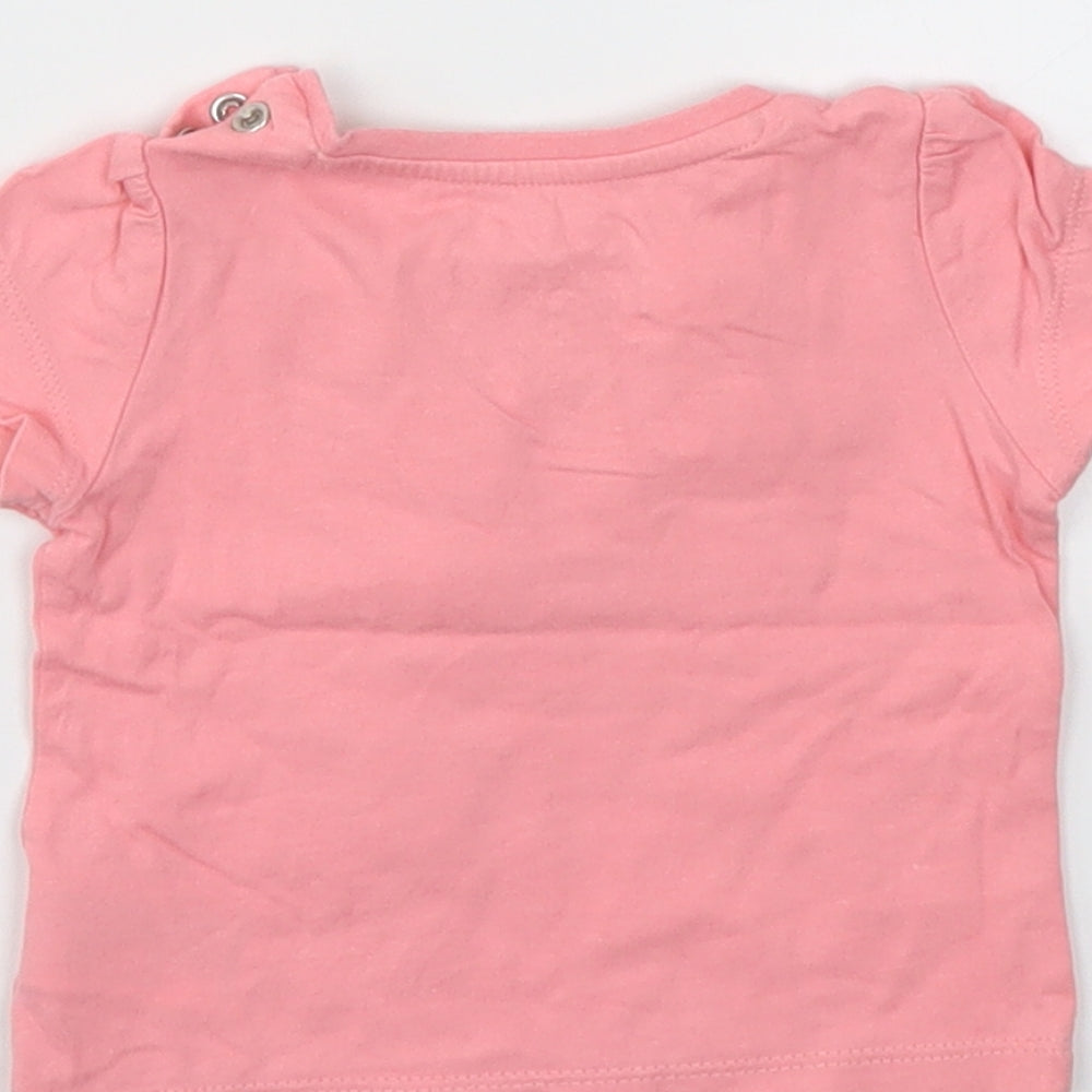 Brand and care label for M girls’ pink floral basic t-shirt, size 3-6, months