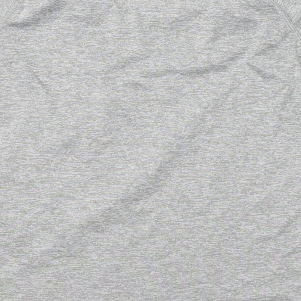 Brand and care label for Ellesse boys’ grey basic t-shirt, size S