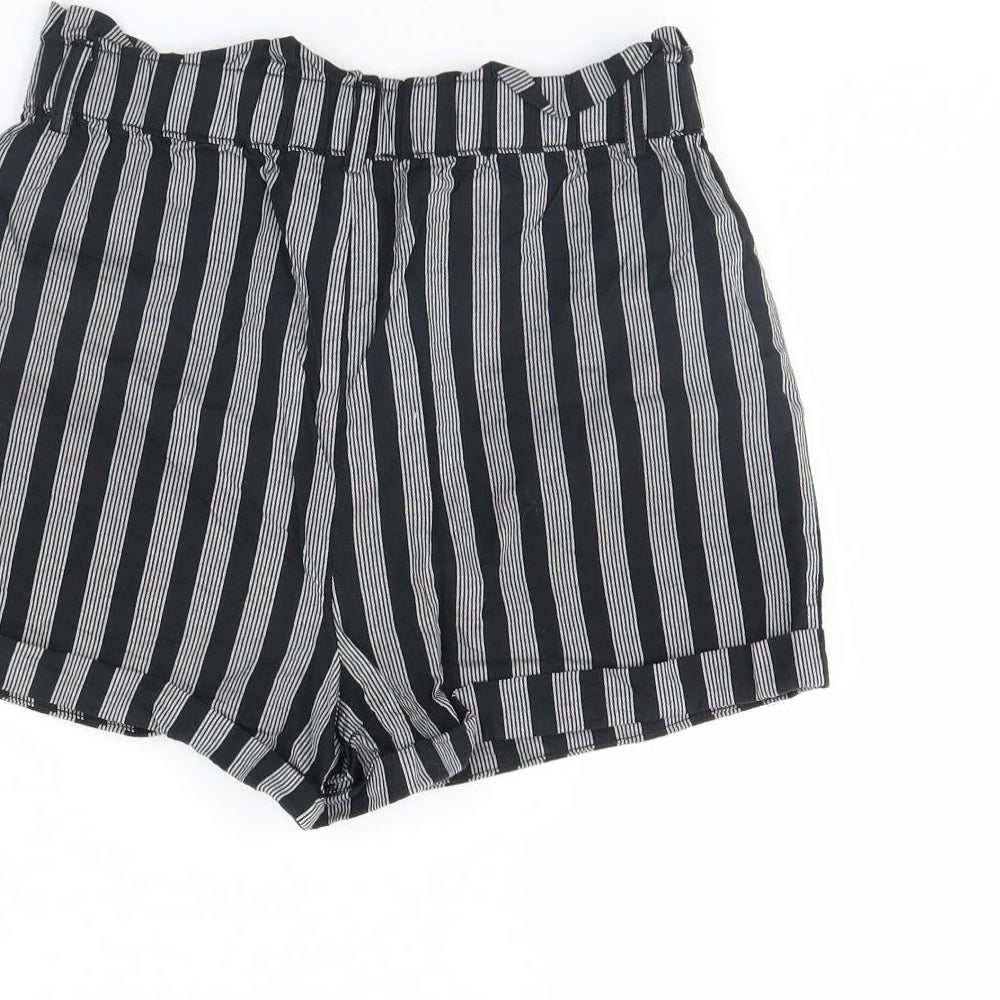FOREVER 21 Womens Black Striped Cut-Off Shorts Size S