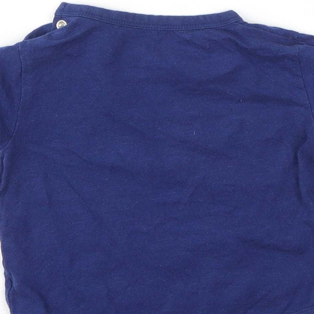 Brand and care label for Mini Club Baby Blue Basic T-Shirt, size 6-9, Months