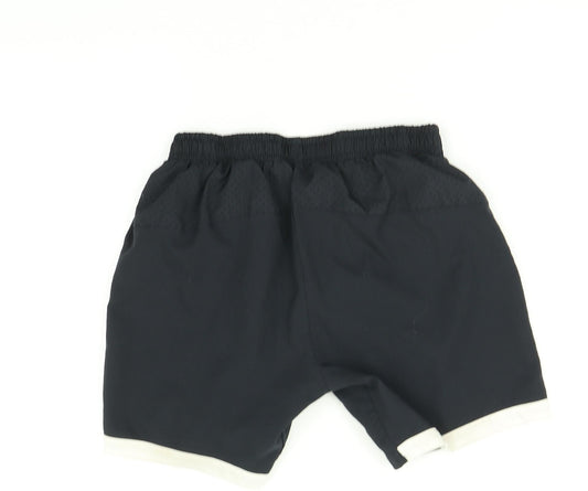 Umbro Boys Black Sweat Shorts Size 11 Years - Football shorts