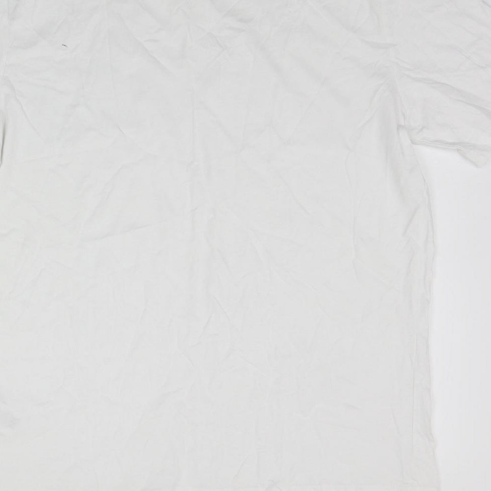 Brand and care label for Atlasformen women’s white basic t-shirt, size L