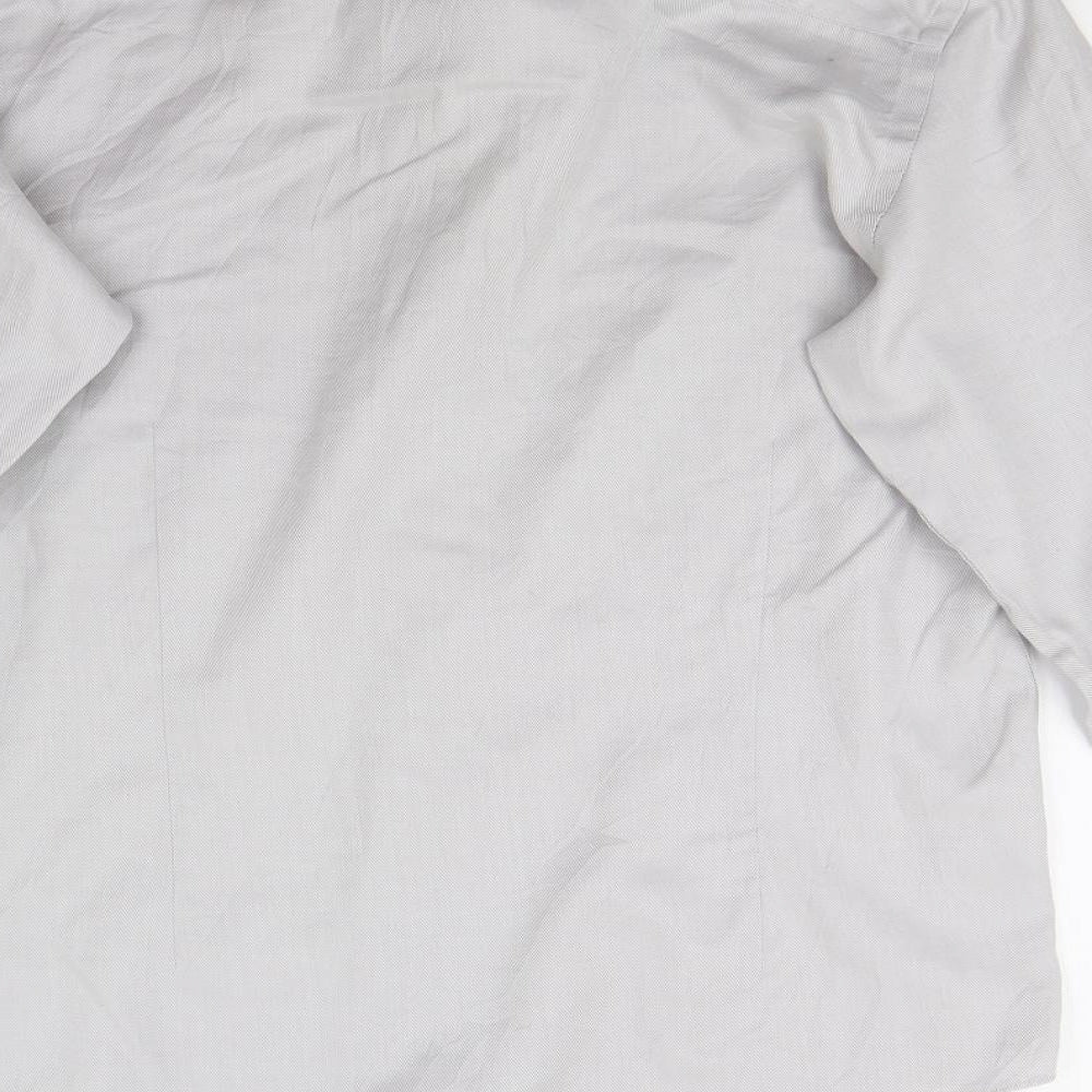 Brand and care label for Taylor & Wright men’s grey button-up, size 15.5
