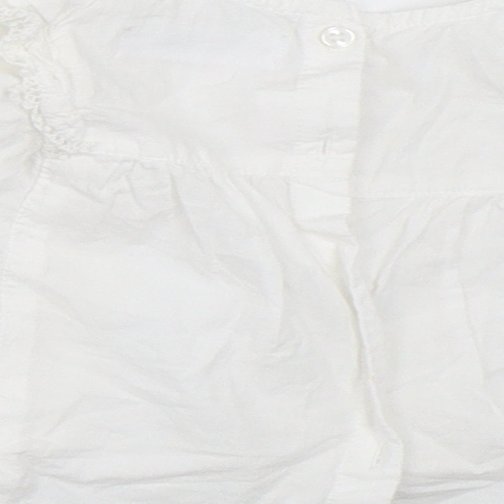 Brand and care label for Zara girls’ white basic blouse, size 3-6, months