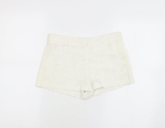 Preworn Womens White Cut-Off Shorts Size 8