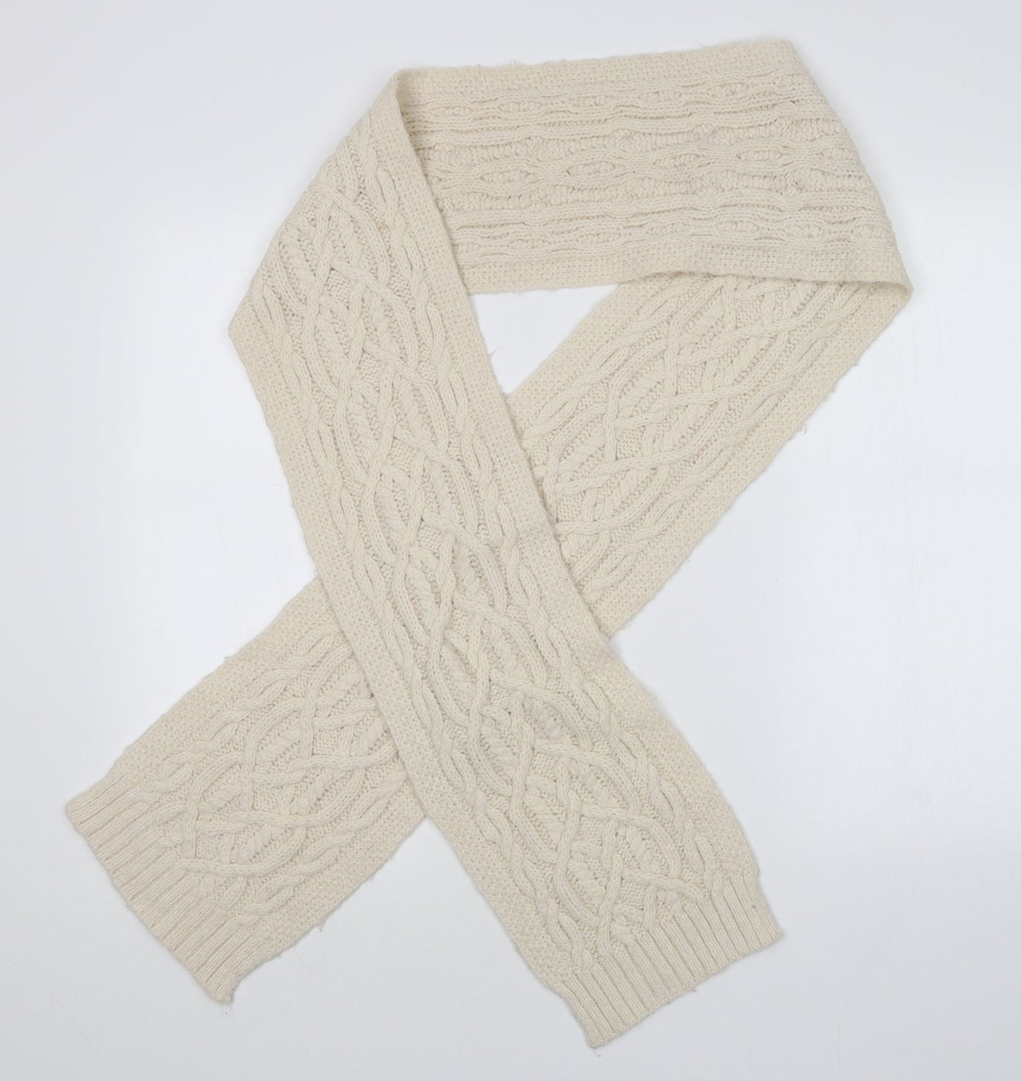 Preworn Unisex White Knit Scarf