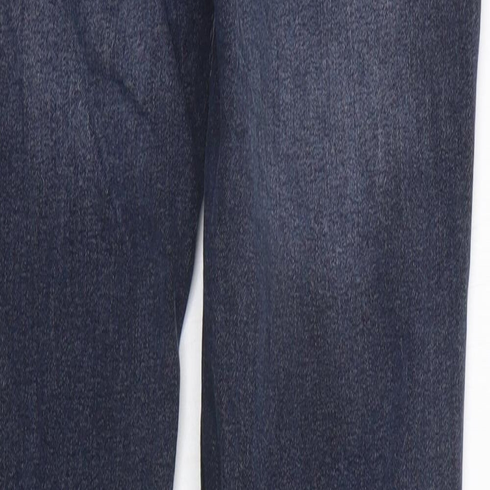 Brand and care label for Denim & Co. men’s blue straight jeans, size 28, in, 32-inch leg