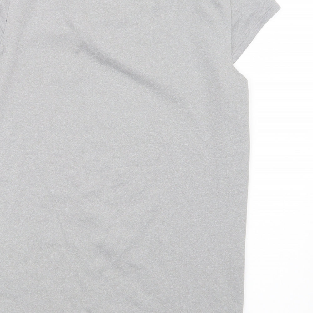 Brand and care label for 32 Degrees girls’ grey basic t-shirt, size 9-10, years