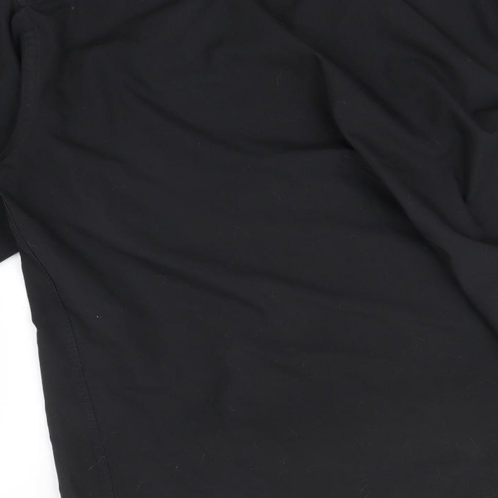 Brand and care label for Taylor & Wright men’s black button-up, size 17