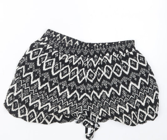 BeBop Womens Black Geometric Bermuda Shorts Size M