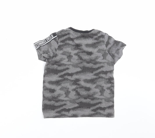 Matalan Boys Grey Camouflage Basic T-Shirt Size 5 Years