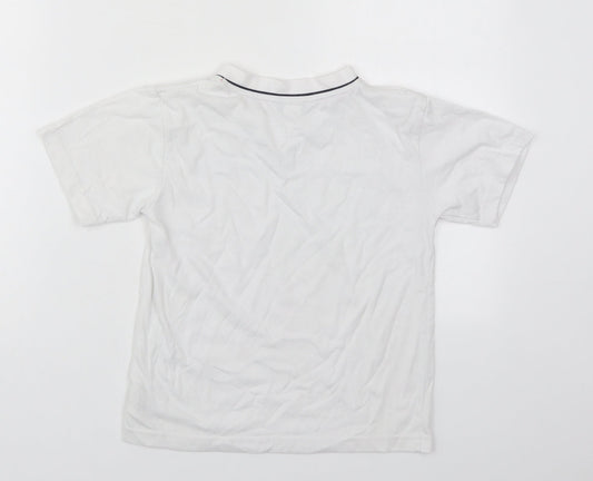 Umbro Boys White Polyester Basic T-Shirt Size 5-6 Years V-Neck Pullover