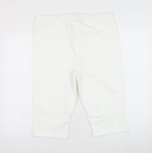 Preworn Womens White Polyester Bermuda Shorts Size 36 in L15 in Regular Pull On