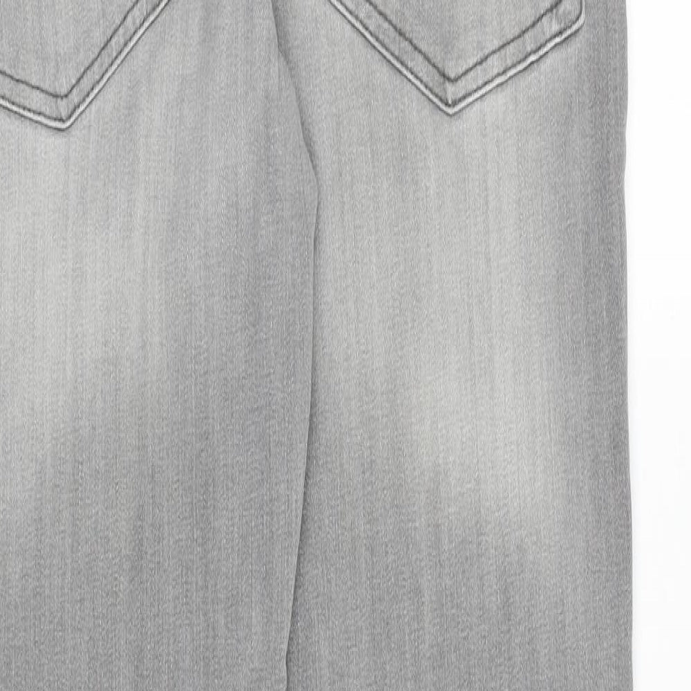 Brand and care label for Denim & Co. men’s grey cotton straight jeans, size 30, in, 32-inch leg slim button