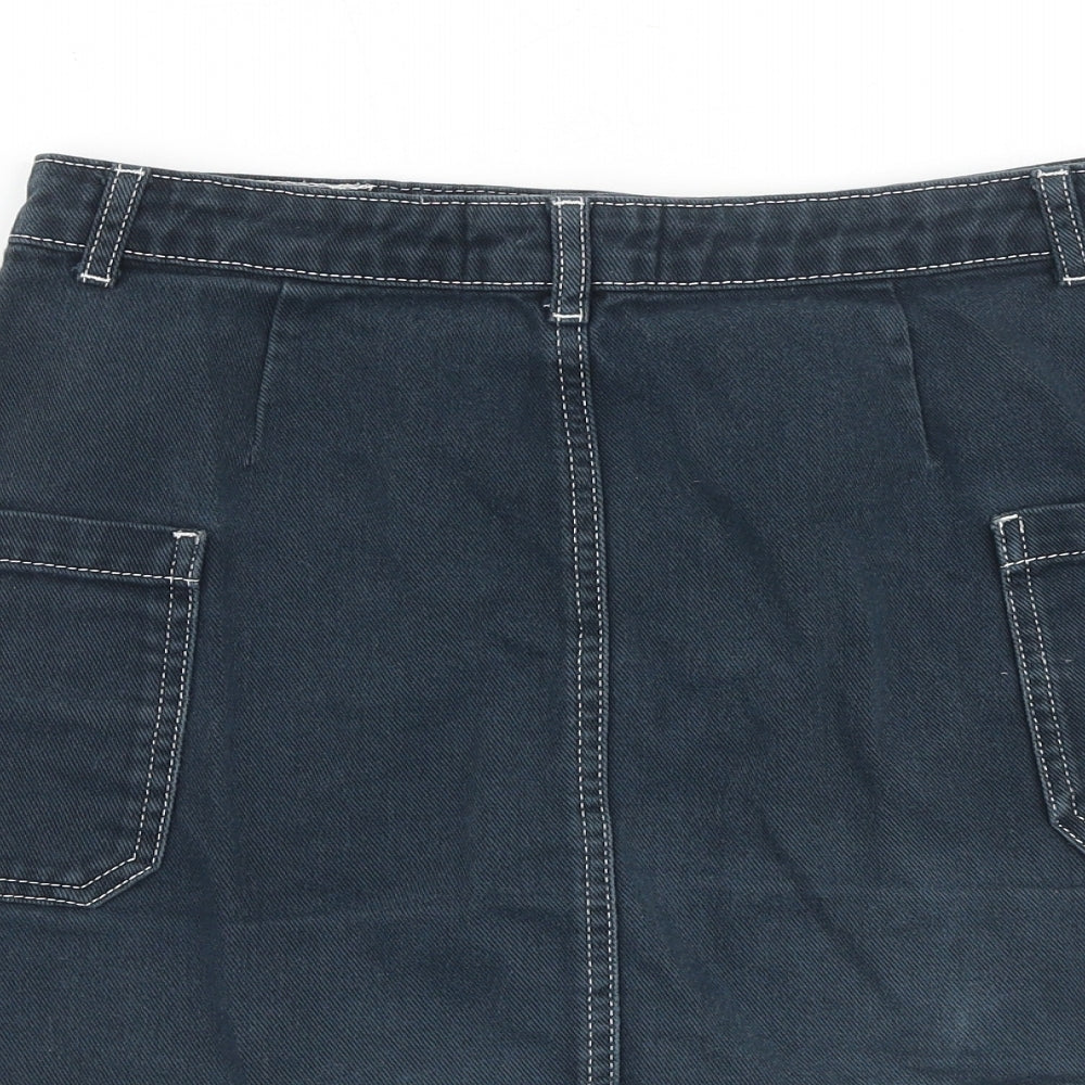 Brand and care label for BDG women’s blue cotton cargo skirt, size M, zip