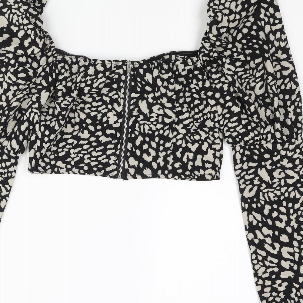 Brand and care label for In the Style women’s black animal print polyester cropped blouse, sweetheart - cheetah print