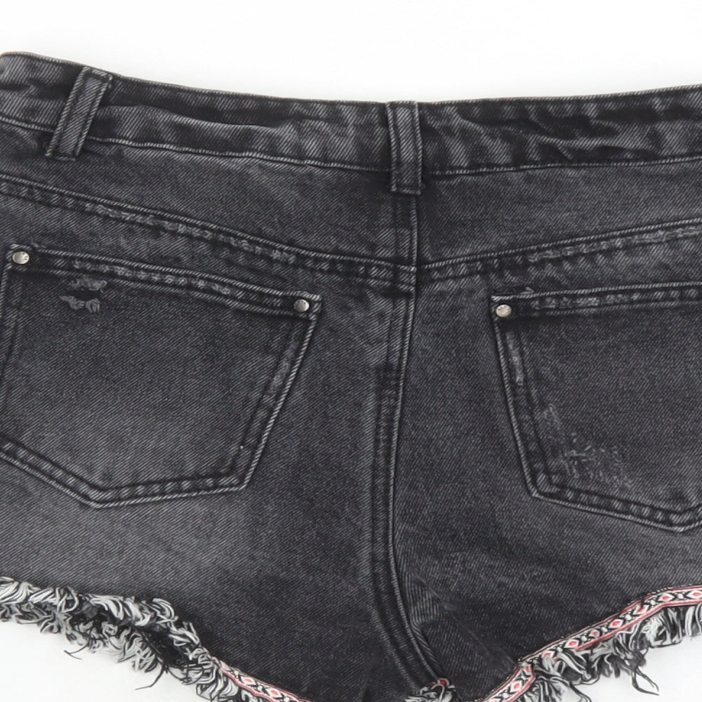 Brand and care label for Denim & Co. women’s black cotton cut-off shorts, size UK 6 regular zip - embroidered detail