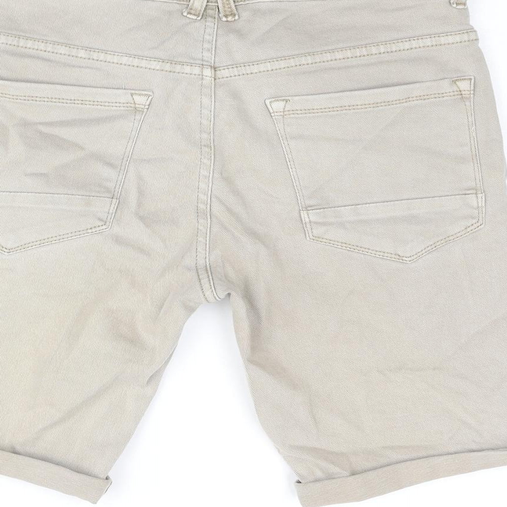 Brand and care label for Denim & Co. men’s beige cotton bermuda shorts, size 28, in, 9-inch leg regular zip
