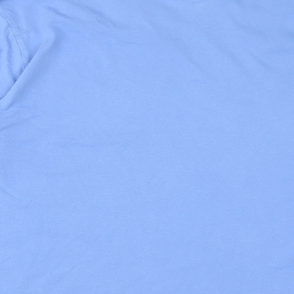 Brand and care label for Atlantic Bay men’s blue cotton t-shirt, size M, crew neck