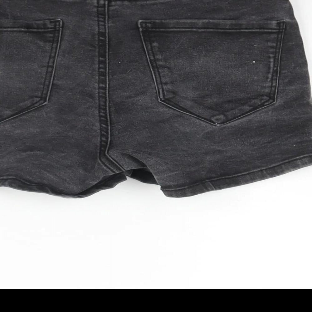 Brand and care label for Denim & Co. women’s grey cotton basic shorts, size UK 8, 3-inch leg regular zip