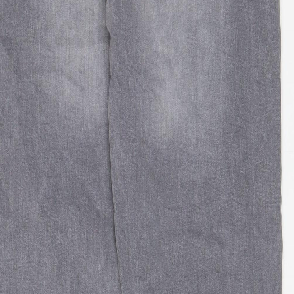 Brand and care label for Denim & Co. men’s grey cotton straight jeans, size 32, in, 30-inch leg slim button