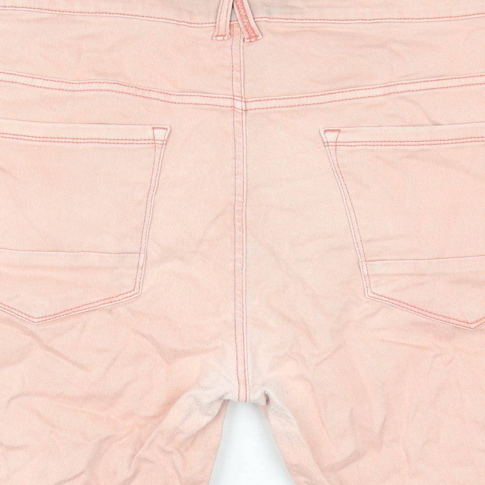 Brand and care label for Denim & Co. men’s pink cotton bermuda shorts, size 38, in, 11-inch leg regular button