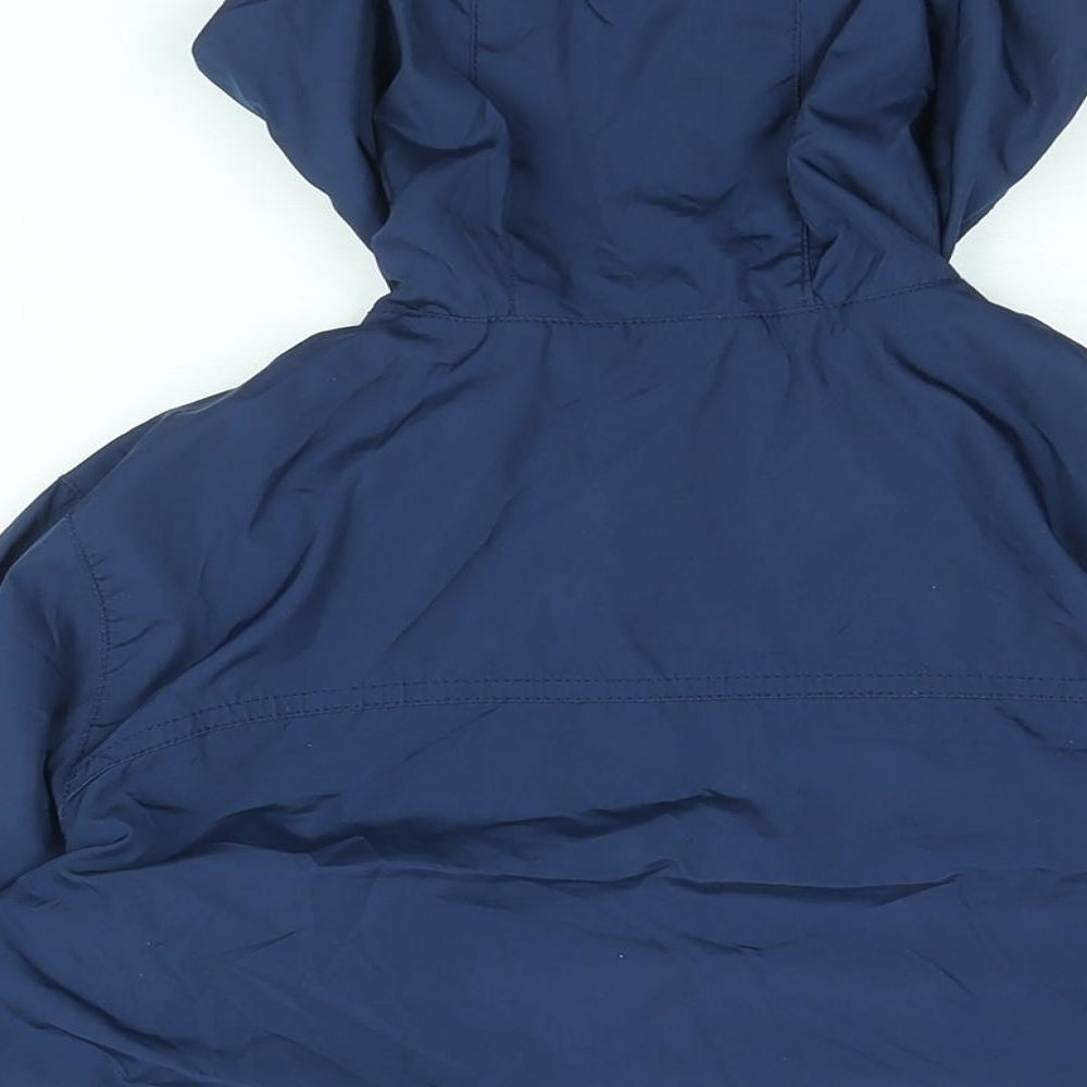 Brand and care label for Gap boys’ blue jacket, size M, zip