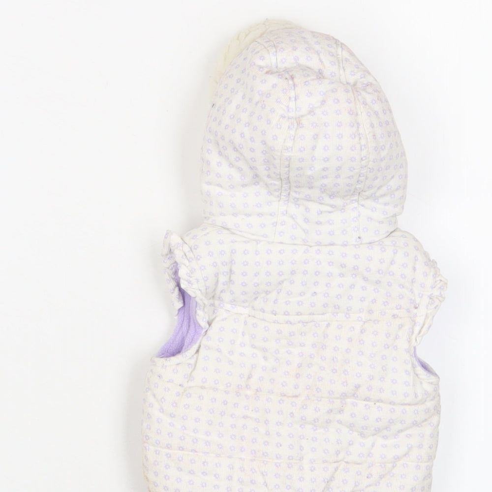 Brand and care label for Disney girls’ white geometric gilet jacket, size 0-3, months zip - the aristocats