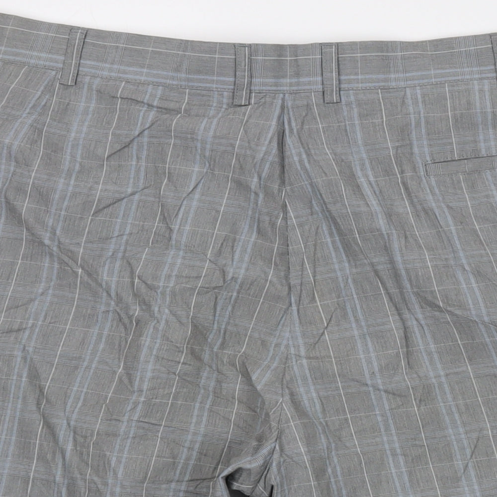 Brand and care label for Maine New England Golf men’s grey plaid cotton chino shorts, size 42, in, 10-inch leg regular button