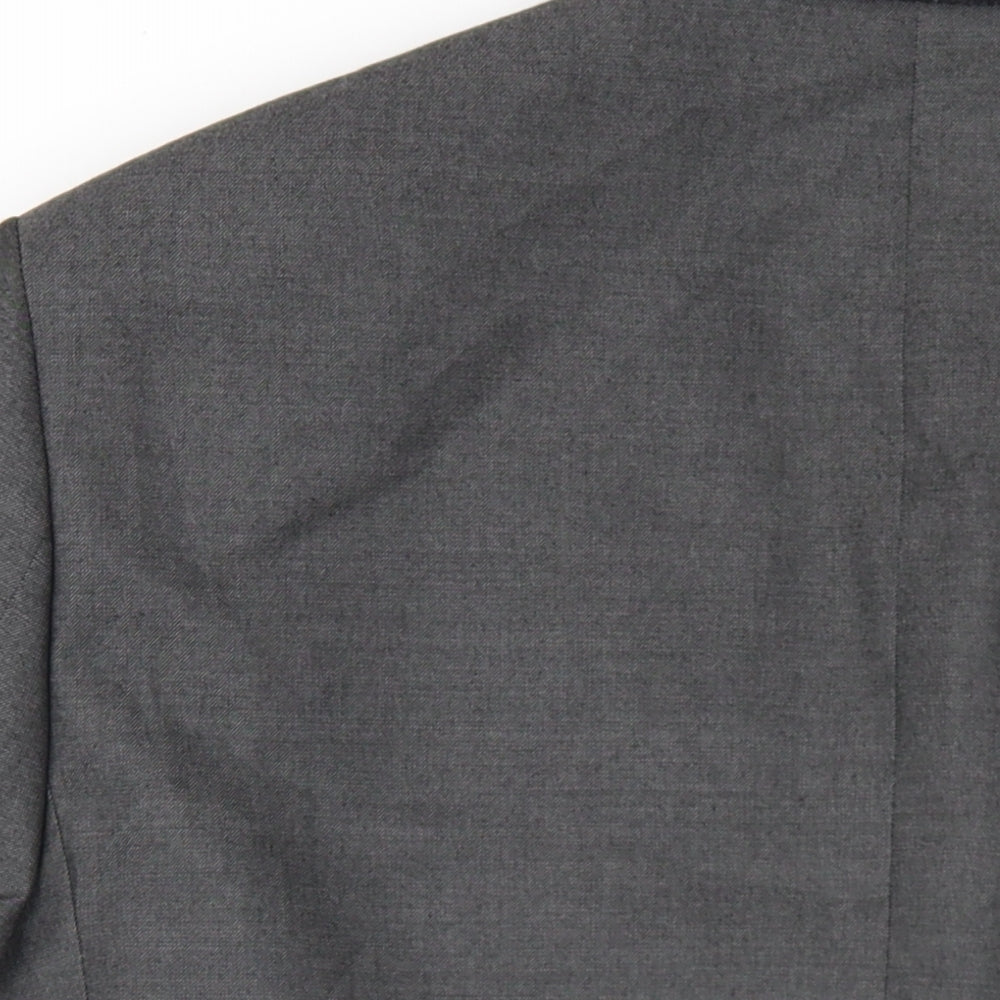 Brand and care label for Taylor & Wright men’s grey polyester jacket blazer, size 38, regular