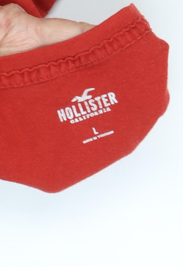 Hollister Men's Red Graphic T-Shirt, Size L