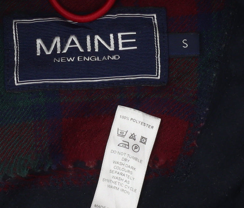 Close-up detail of Maine New England Men's Black 1/2 Zip Sweatshirt, size S