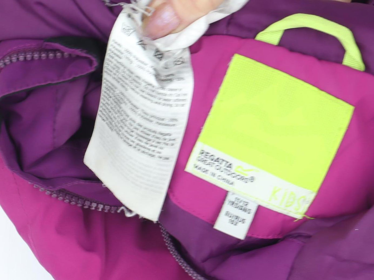 Close-up detail of Regatta girls’ purple puffer jacket 12 years waterproof