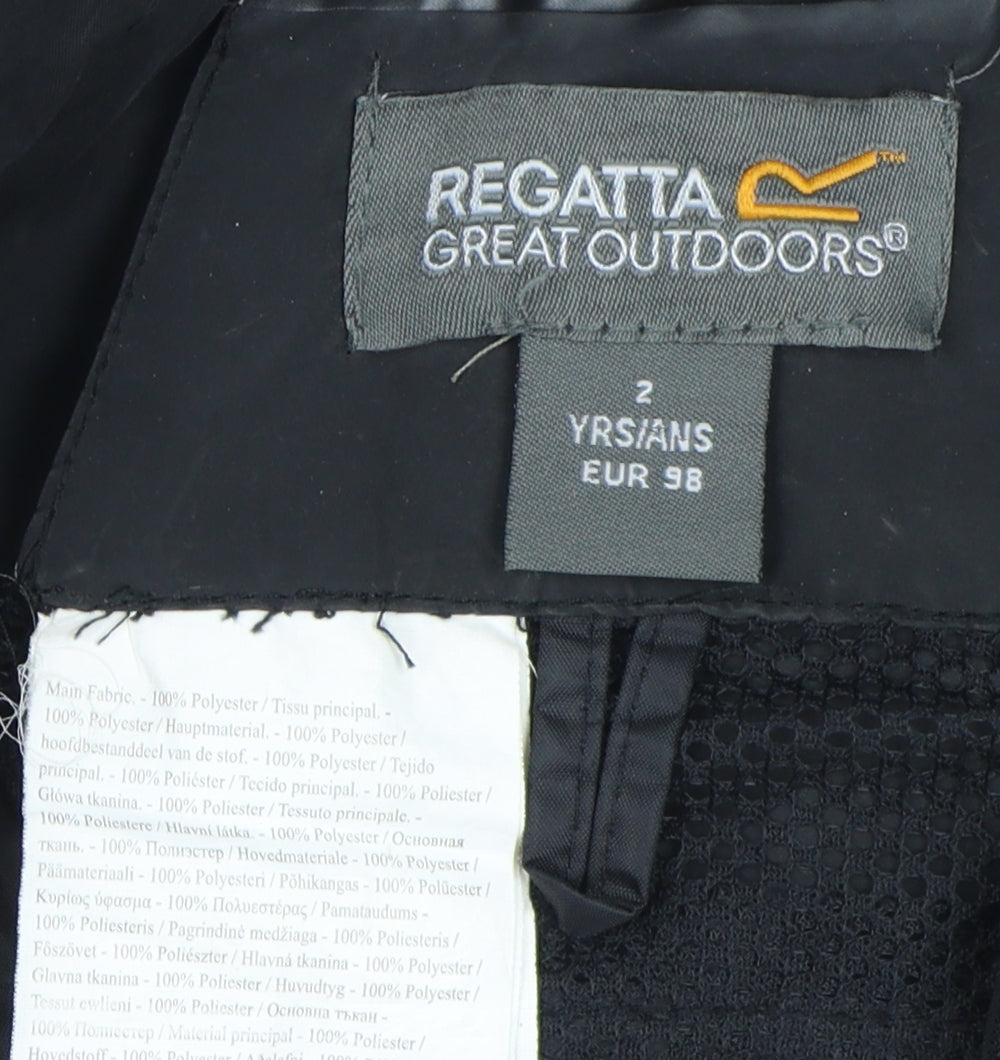 Close-up detail of Regatta boys’ black waterproof rain coat 2 years