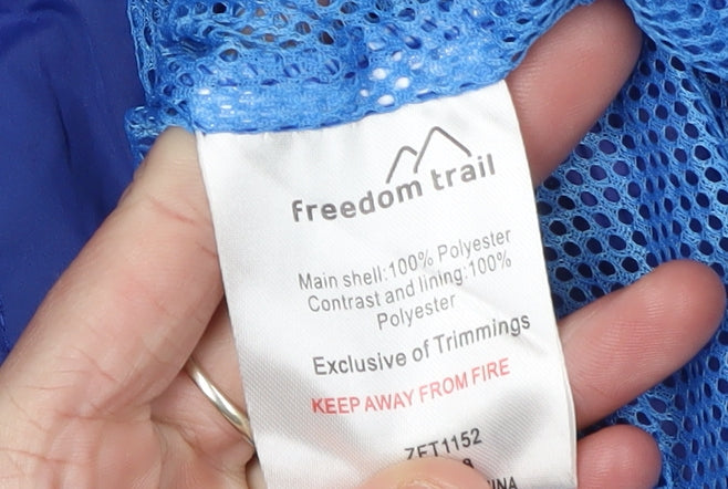 Brand and care label for Freedom Trail boys’ blue hooded windbreaker jacket l