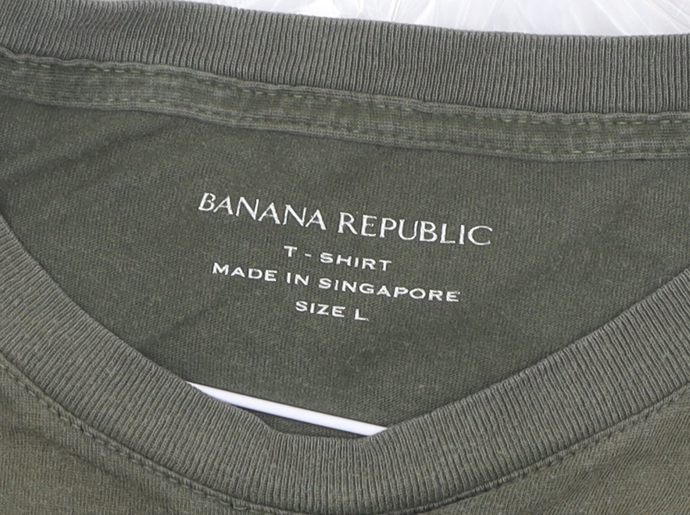 Banana Republic Men's Green Graphic T-Shirt Size L