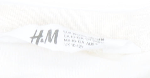 Brand and care label for H&M girls’ white graphic t-shirt, 10-11 years, logo style