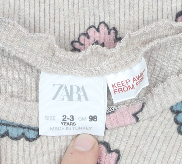 Brand and care label for Zara girls’ beige floral long sleeve t-shirt, 2-3 years