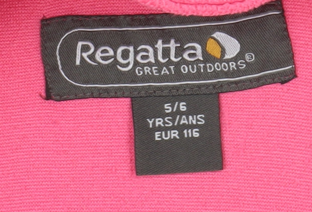 Close-up detail of Regatta girls’ pink fleece 1/2 zip sweatshirt 5-6 years