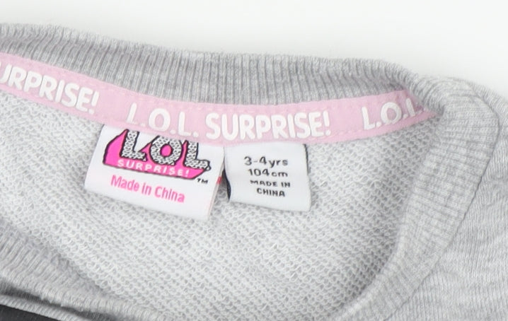 Close-up detail of L.O.L. Surprise! girls’ grey sweatshirt 3-4 years | fun graphic print