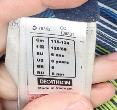 Brand and care label for Decathlon boys’ multicoloured hooded puffer jacket, size 6