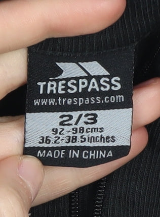 Brand and care label for Trespass boys’ black sweatshirt 2-3 years